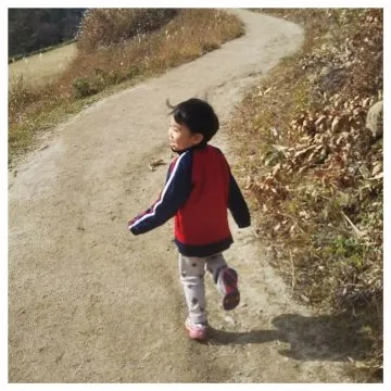 たき火に畑に虫集め!義実家で楽しむ昔さながらの息子遊びを通じての子育て体験