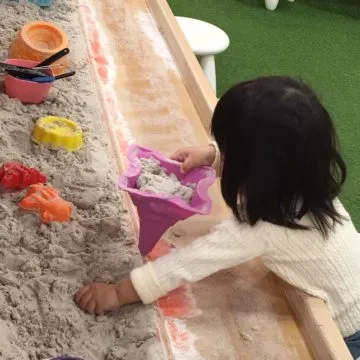 雨の日のお出かけに初めて室内の砂場を利用!その結果は