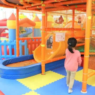 【閉店しました】【福山・神辺】雨の日のあそび場はここに決まり!屋内遊園地「みつばちランド神辺店」