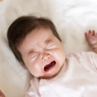 赤ちゃんの夜泣きに悩んだらどうする?対処法と乗り切り方