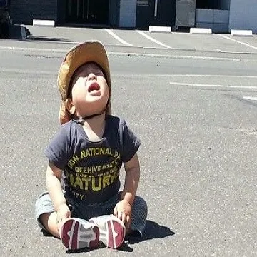 子育て中に突然起こった子どもの夜泣き!家族の乗り越えエピソード